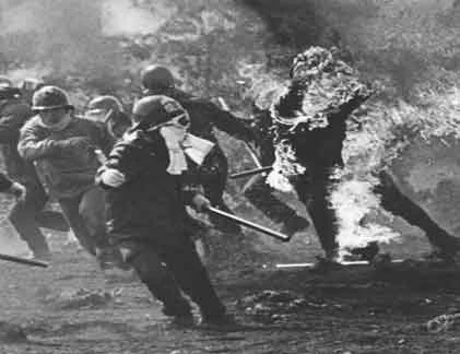 10 tấm ảnh chấn động thế giới 30 năm qua