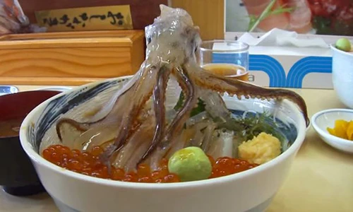 Video: Mực chết vẫn "nhảy múa" trên bàn tiệc