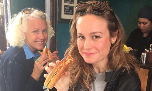 Sao "Kong: Skull Island" khoe ảnh ăn chơi tưng bừng ở VN