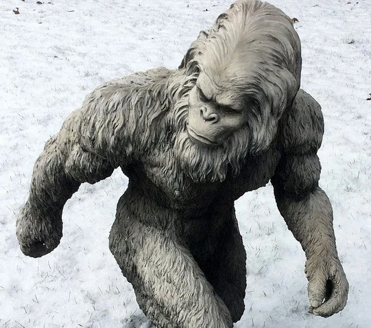 Loạt quái thú khổng lồ khiến con người điên cuồng săn đuổi