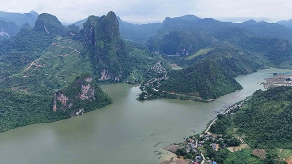 Nét hoang sơ của "vịnh Ta Gia" ở Lai Châu