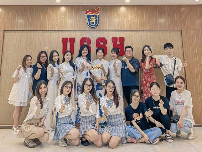 Thủ khoa kép ngành Văn học: Văn học đưa tôi đến hiện đại từ truyền thống ảnh 6