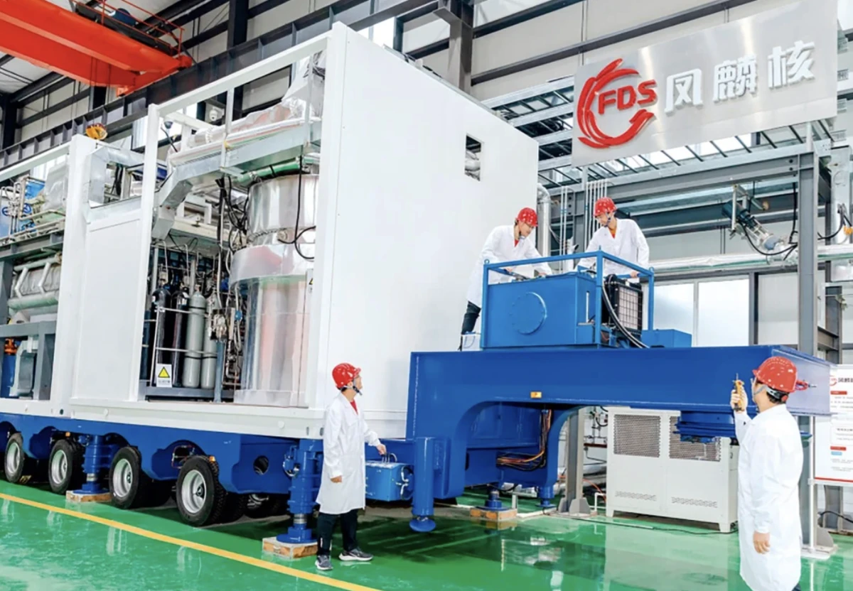 Thế giới kinh ngạc lò phản ứng di động đưa điện hạt nhân lên xe tải