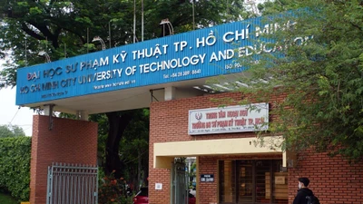 Nhà thầu "quen mặt" của ĐH SPKT TP.HCM: Trúng 8/8 gói thầu đã đấu