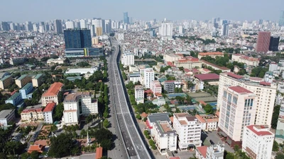 Hé lộ mức lương "khủng" của lãnh đạo công ty bất động sản nửa đầu năm 2025