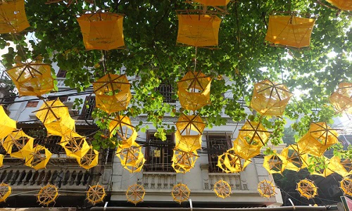 Hà Nội đẹp lạ với con đường treo 1.000 guồng quay tơ siêu độc