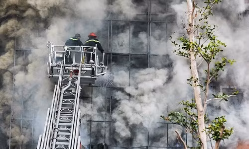 Hình ảnh đẹp về lính cứu hỏa xả thân gây xúc động mạnh