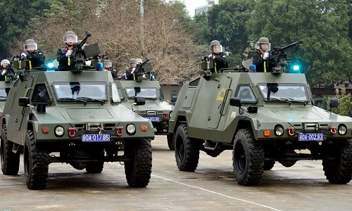 Cận cảnh dàn vũ khí "khủng" của cảnh sát cơ động đặc nhiệm