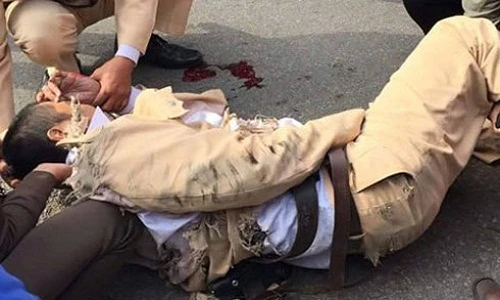 Ảnh: Những hiểm nguy tính mạng của nghề cảnh sát giao thông