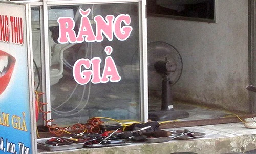 Cười ngả nghiêng với biển quảng cáo “hài khó đỡ“