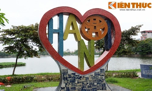 Ảnh: Điêu khắc gốm độc lạ bên hồ Trúc Bạch vừa đạt giải quốc tế