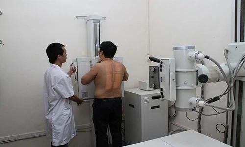 “Soi” thiết bị phóng xạ trong điều trị y tế ở VN