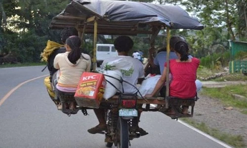 Thượng đế cũng phải cười với loạt ảnh hài giao thông Việt