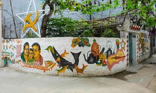 Ảnh: Trang trí lạ ở ngõ nhỏ Hà Nội gây “bão” dư luận