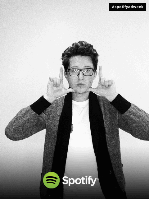 Bạn chỉ cần lấy bốn bức ảnh liên tiếp và xâu chuỗi chúng lại với nhau để tạo thành một ảnh chuyển động (gif.).