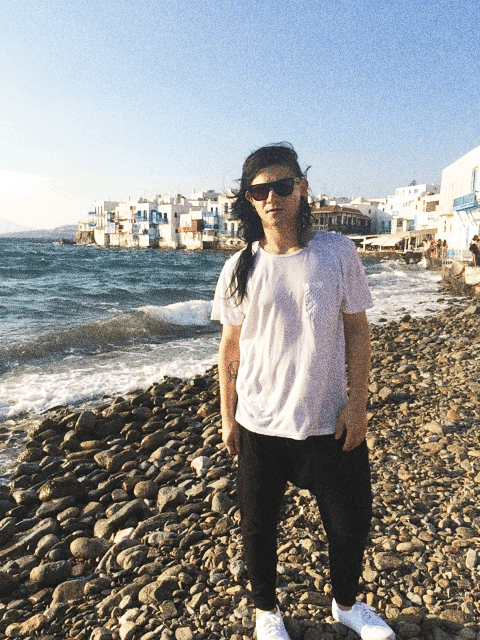 Omar Elsayed, Champ Bennett và Russell Armand, đến từ một đơn vị hoạt động trong lĩnh vực kỹ thuật số HyperHyper.com, thai nghén ý tưởng về ảnh động từ năm 2012. Gần đây, Phhhoto mới chính thức ra mắt người dùng.