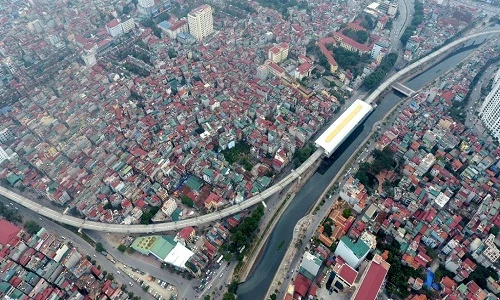 Ảnh: Bay dọc tuyến đường sắt trên cao đầu tiên sắp chạy thử