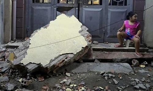 Hoảng tại hiện trường sập tường trường tiểu học Đồng Tâm