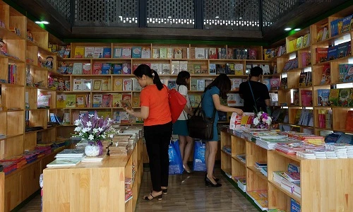 Ảnh: Phố sách đầu tiên ở Hà Nội có gì độc?