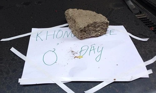 Hài hước các kiểu thông báo nhắc khách hàng quá bá đạo