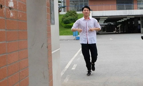 Thi THPT Quốc gia 2017: Thí sinh cuống cuồng vì đến muộn, quên CMND