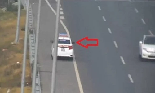 Hoảng hồn xe chạy ngược chiều bạt mạng ở Việt Nam