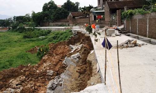 Cận cảnh đường tiền tỷ chưa xây xong đã đổ sụp ở Hà Nội