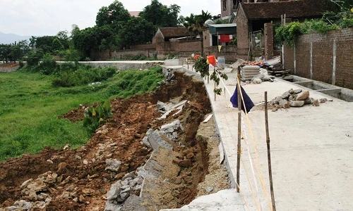 Cận cảnh đường tiền tỷ chưa xây xong đã đổ sụp ở Hà Nội