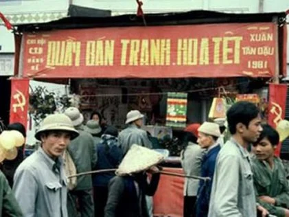 Biển hiệu thời bao cấp trên phố cổ Hà Nội