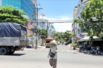 Gói thầu tại đường Mạc Vân, Quận 8: Yêu cầu 8 hợp đồng là không hợp lý?