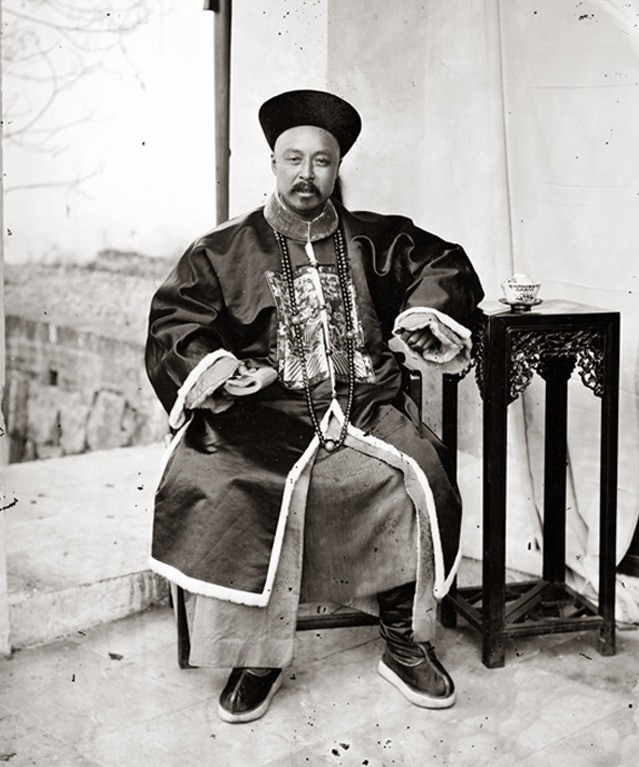 Quế Tung Khánh làm quan thời vua Đồng Trị. Bức ảnh này được chụp vào những năm 1860.