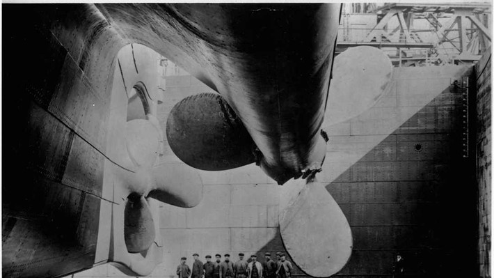 Mặc dù được mệnh danh là "không thể chìm" nhưng tàu Titanic đã đâm vào tảng băng trôi và chìm xuống đại dương ngày 14/4/1912, tức chỉ 4 ngày sau khi khởi hành. Ảnh: Corbis/VCG via Getty Images.