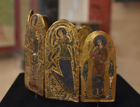 Constantine IX là hoàng đế cai trị đế chế Byzantine từ năm 1042 - 1055. Họ của ông là Monomachos, có nghĩa là "người chiến đấu một mình", hay về cơ bản là "võ sĩ giác đấu" trong tiếng Hy Lạp. Ảnh: thebyzantinelegacy.com.
