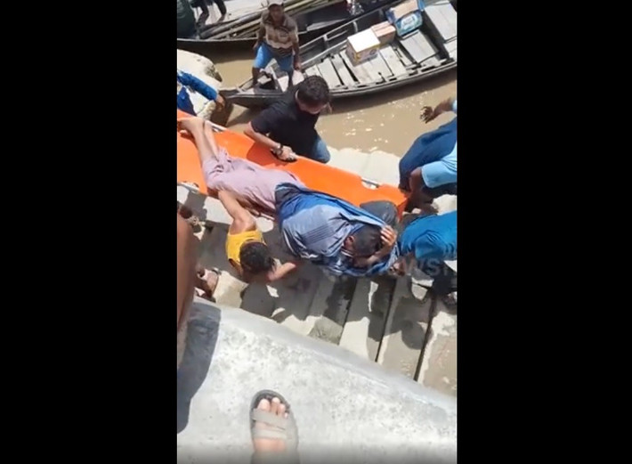 Liên quan đến sự việc này, trưởng làng Syafaruddin cho hay ông Zainal đã phải khâu hơn 50 mũi ở đùi và eo.