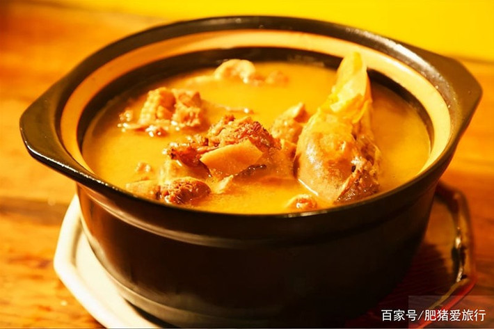 4. Thịt thỏ: Hoàng đế Càn Long chỉ ăn thịt thỏ vào mùa thu, khi thời tiết bắt đầu trở lại. Thịt thỏ có tính ấm, giúp cải thiện khả năng miễn dịch. Đồng thời nó ít chất béo, cholesterol thấp và lecithin cao, là một nguyên tố dinh dưỡng quan trọng đối với mô não, có lợi cho việc tăng cường trí não, cải thiện trí thông minh và ngăn ngừa bệnh Alzheimer.