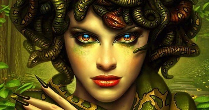 Sắc đẹp của Medusa khiến thần biển Poseidon mê mẩn trong khi vị thần này đã có vợ là nữ thần Athena. Ảnh: Ancient origins.