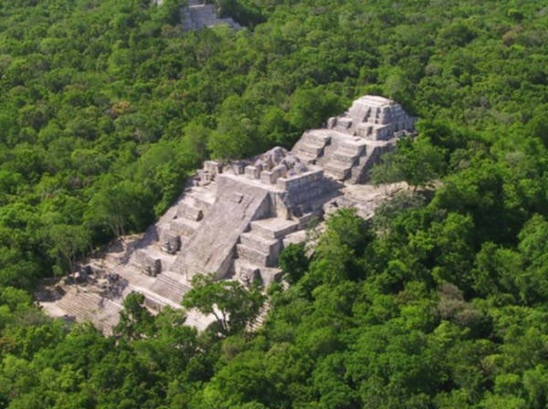Bằng cách sử dụng công nghệ LiDAR (phát hiện và phân loại ánh sáng), nhóm nghiên cứu đã có một trong những phân tích toàn diện nhất trên quy mô khu vực cho đến nay về mô hình dân cư của người Maya. Ảnh: Public Domain.