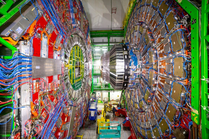 Việc loại bỏ ba proton sẽ biến chì thành vàng nhưng việc loại bỏ một proton cũng có thể tạo ra tali - một yếu tố quan trọng trong các thí nghiệm. Những phát hiện này không chỉ có ý nghĩa trong việc hiểu biết về vật lý hạt nhân mà còn có thể ảnh hưởng đến thiết kế các máy va chạm trong tương lai. Ảnh: Deposit Photos.