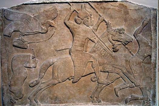 Hai binh sĩ Assyria khác đang sử dụng những tiếc túi da dê đã được thổi căng phồng để giúp cơ thể nổi trên mặt nước. Nhờ đó, họ có thể băng qua sông. Ảnh: camrea.org.