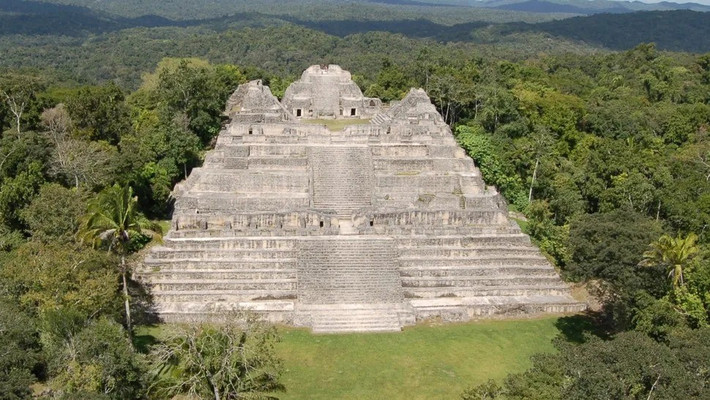 Trong cuộc khai quật tại Belize, các nhà khảo cổ đã phát hiện lăng mộ của cai trị đầu tiên của thành phố Caracol cổ đại. Caracol là một thành phố Maya. Nơi đây từng là trung tâm chính trị của người Maya vào thế kỷ 6 - 7. Ảnh: Caracol Archaeological Project, University of Houston.