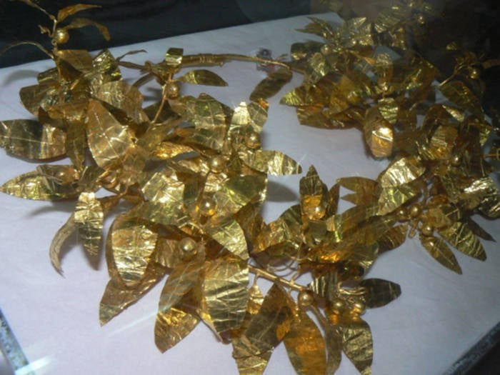 Ban đầu, đội ngũ thi công tòa chung cư phát hiện những dấu vết nghi là của một nghĩa trang thời Trung cổ. Do đó, họ đã báo cho giới chức trách và các chuyên gia để kiểm tra. Sau khi kiểm tra tỉ mỉ, các nhà khảo cổ xác định khu vực này là tàn tích của một cung điện hoàng gia Thracia - công trình sau này được chuyển đổi mục đích sử dụng làm lăng mộ. Ảnh: Vratsa Regional History Museum.
