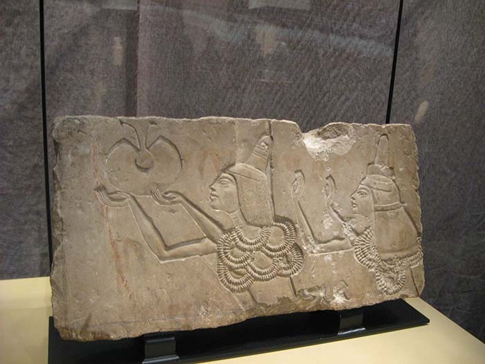 Aidan Dodson, giáo sư Ai Cập học tại Đại học Bristol ở Anh, cho hay pharaoh Ay có thể là cha của nữ hoàng Nefertiti. Bà hoàng xinh đẹp này là vợ của pharaoh Akhenaten và là mẹ kế của Tutankhamun. Ảnh: woodsboy2011.