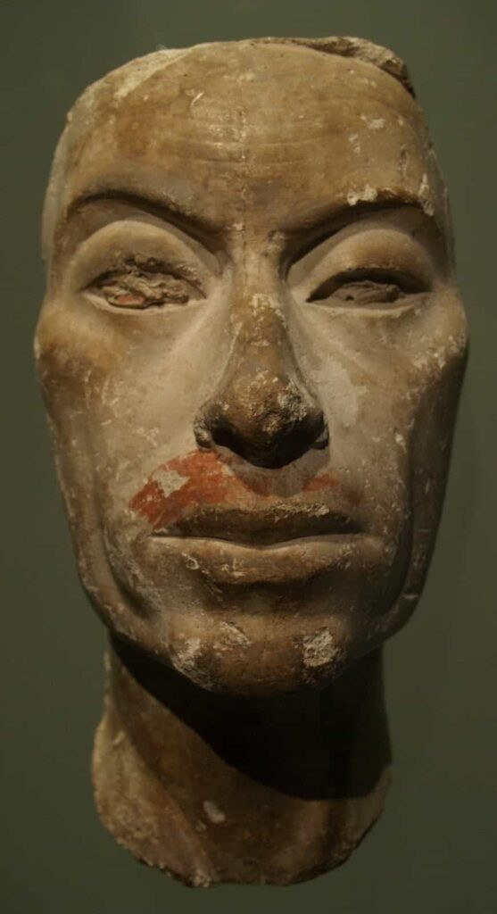 Sau khoảng 4 năm cai trị Ai Cập, pharaoh Ay băng hà. Sau khi ông mất, Horemheb (cũng được viết là Haremhab) lên ngôi. Pharaoh Horemheb không có bất cứ quan hệ họ hàng nào vị vua tiền nhiệm Ay. Ảnh: historicaleve.
