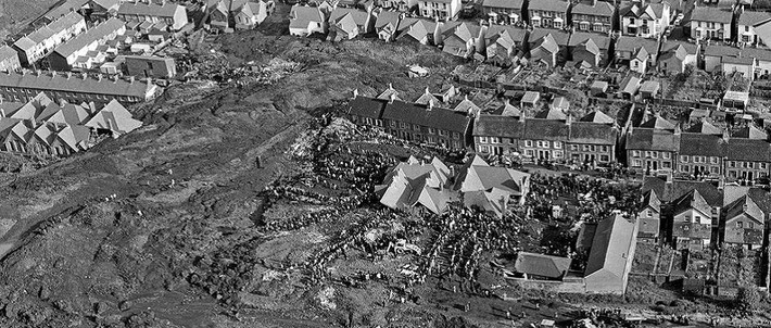 Khai thác than đem lại nguồn kinh tế chủ yếu cho ngành công nghiệp ở miền Nam Wales. Ngôi làng Aberfan với dân số khoảng 8.000 công nhân mỏ than và gia đình của họ. Ảnh: felinfach.com.
