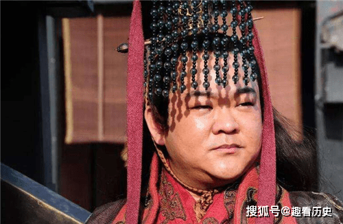 Năm 263, khi quân Tào Ngụy tiến công Thành Đô của Thục Hán, Lưu Thiện quyết định mở cửa thành và đầu hàng. Sau khi đầu hàng, Lưu Thiện được nhà Tào Ngụy phong làm Phiêu Kỵ tướng quân.