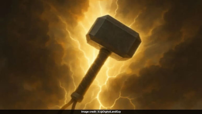 Trong thần thoại Bắc Âu, chiếc búa thần Thor được gọi là Mjölnir. Nó do người lùn chế tác cho các vị thần của Valhalla và về sau được Thor sử dụng trong cuộc chiến chống lại những người khổng lồ. Ảnh: X/@DigitalLandGury.