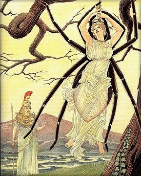Khi 2 tấm thảm hoàn thành, Athena và Arachne đứng lại để xem xét tác phẩm của đối thủ. Nữ thần Athena nhanh chóng nhận ra rằng mình đã thua Arachne. Quá tức giận, nữ thần Athena đã hủy tấm vải của Arachne và biến con người phàm trần này thành một con nhện để nàng dệt tấm lưới của mình suốt đời. Ảnh: mythus.fandom.com.