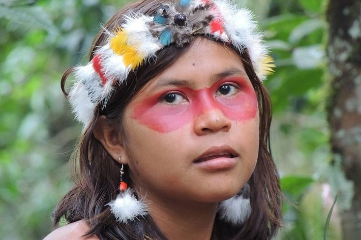 Bộ tộc Huaorani khá thân thiện với mọi người. Họ sẵn sàng đón tiếp khách du lịch, nhiếp ảnh gia... tới "thế giới" của họ để tìm hiểu cuộc sống của bộ lạc, chụp ảnh, cùng đi săn... Ảnh: tripadvisor.