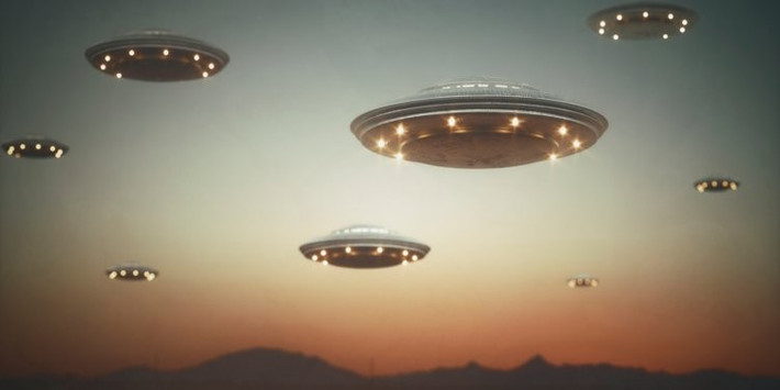 Một "căn cứ UFO" được nhắc đến trong tài liệu giải mật của CIA đã khiến một số người gửi báo cáo tới cơ quan chức năng về các vụ nhìn thấy vật thể lạ tại núi Mount Hayes. Theo đó, nơi đây trở thành "điểm nóng" về người ngoài hành tinh.