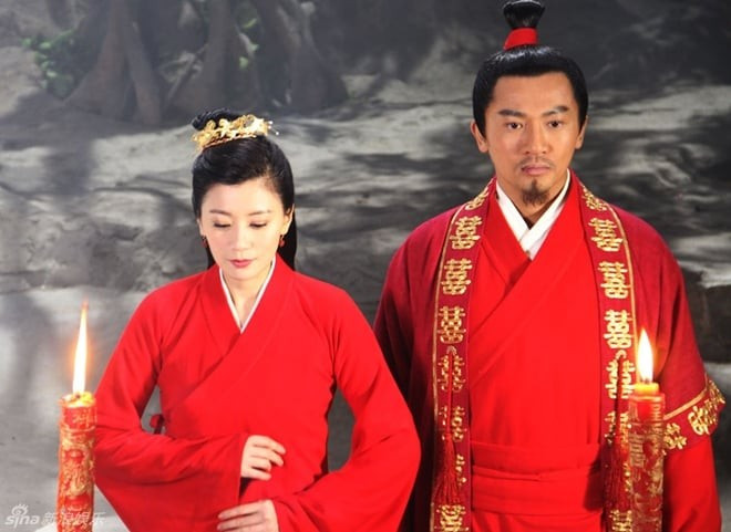Dù mâu thuẫn, họ vẫn là cặp đôi mạnh nhất dưới ngòi bút Kim Dung. Tiêu Dao phái với triết lý “vô vi nhi trị” khiến võ công huyền ảo. Lý Thu Thủy không thua kém chồng về cả trí lẫn lực. Sự kết hợp giữa họ mang tính hủy diệt, không ai trong giang hồ sánh được.